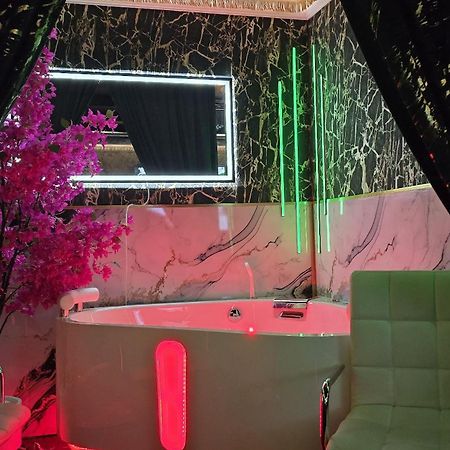 Zajazd Albatros Rzeszow Spa Exteriör bild